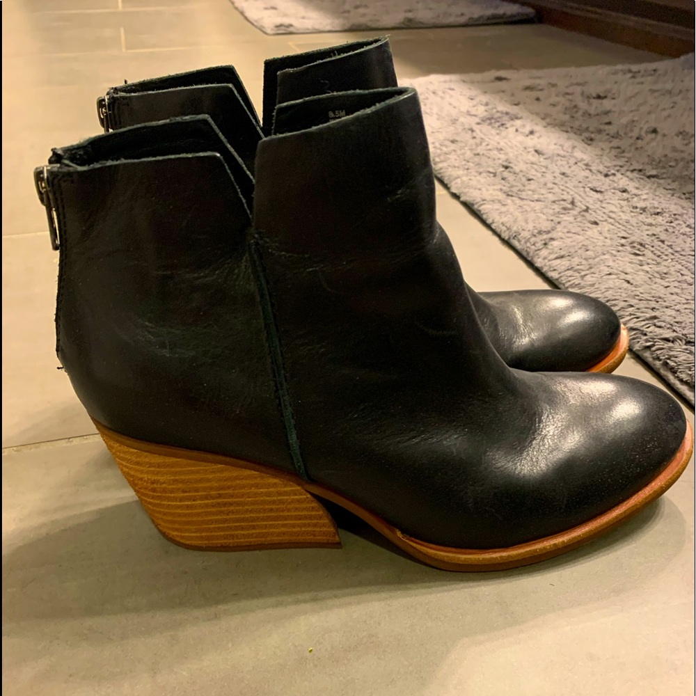 Kork ease black boots 8.5 women